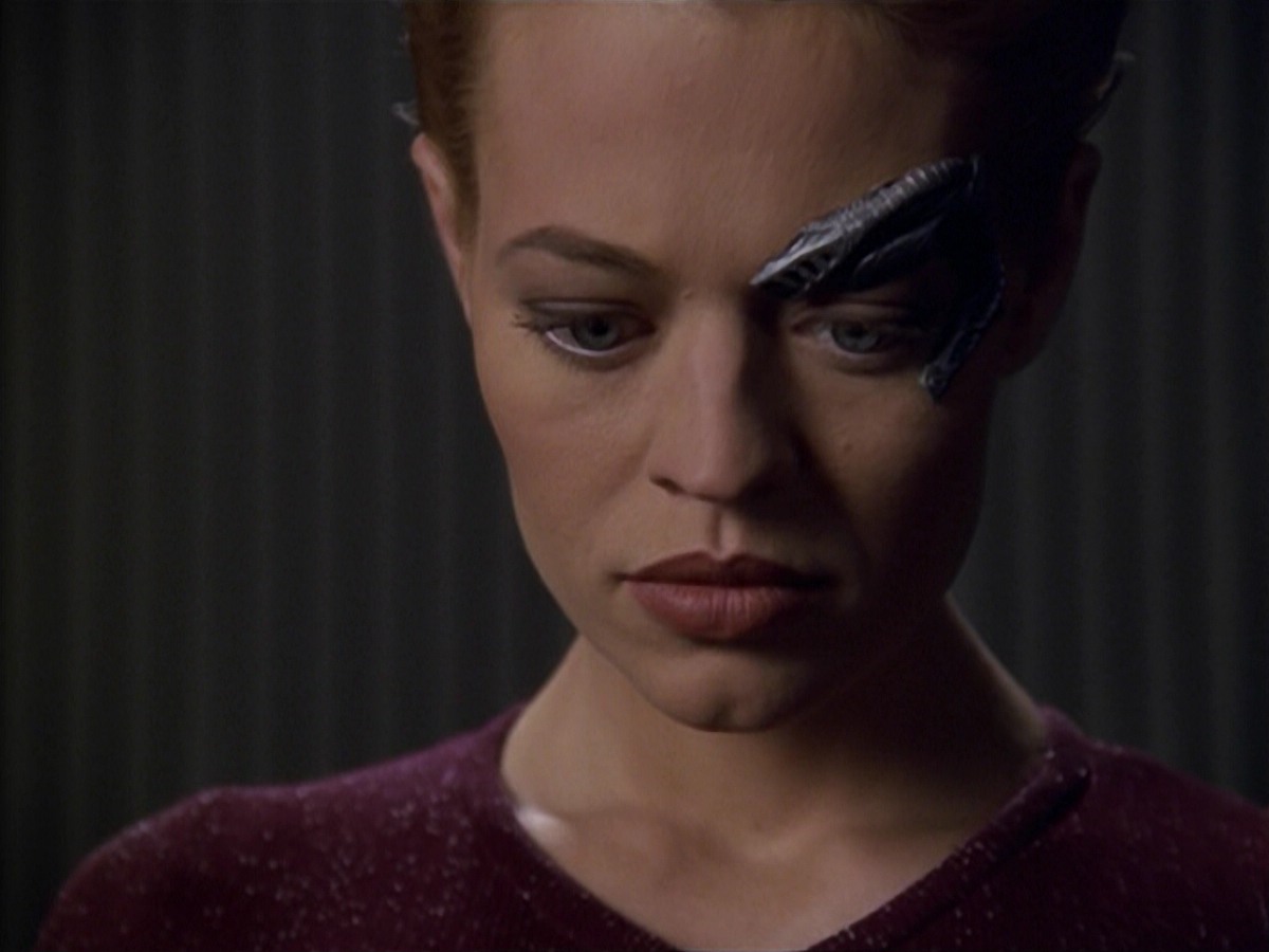 ariane179254_StarTrekVoyager_5x15_5x16_DarkFrontier_1213.jpg