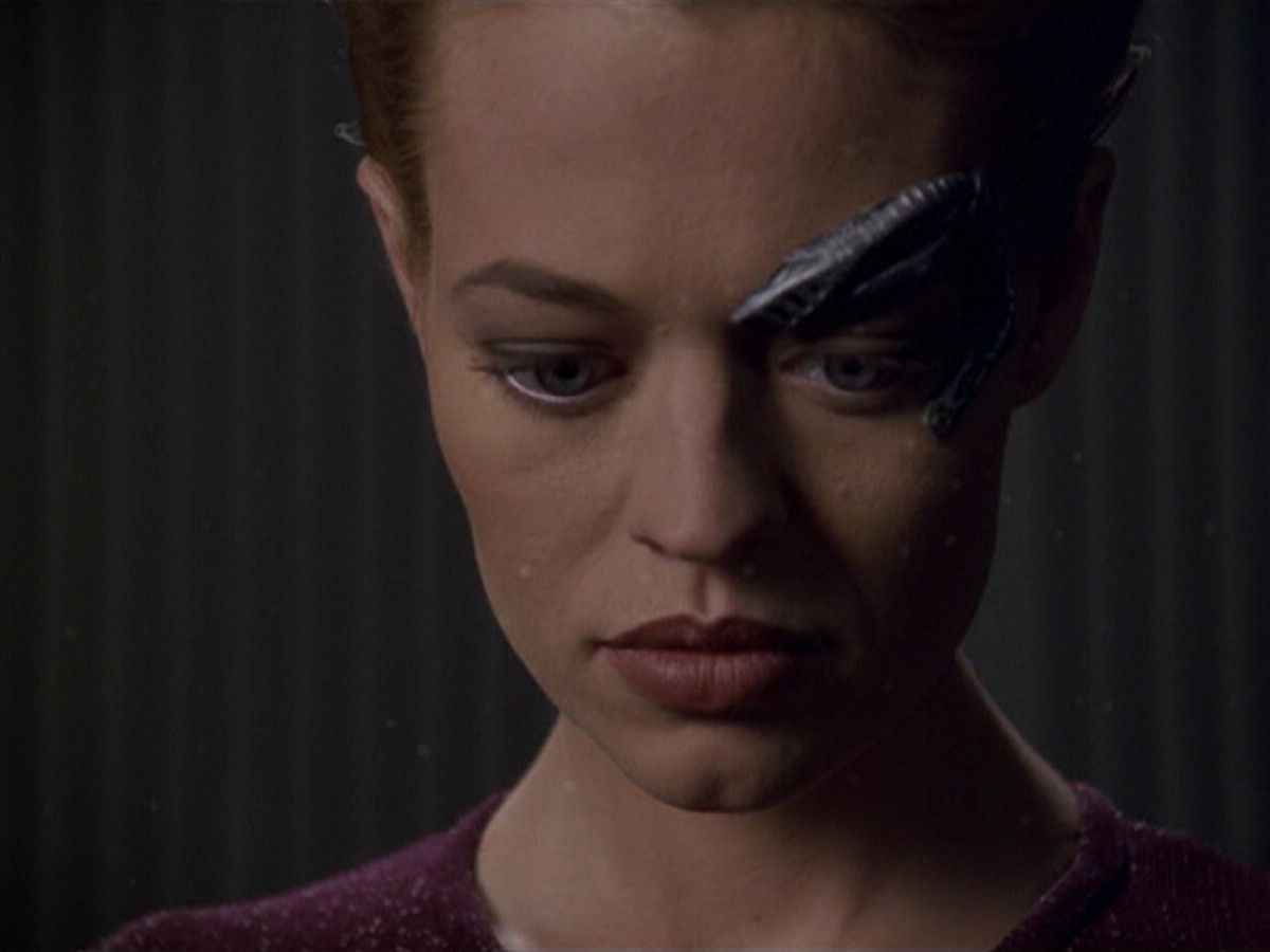 ariane179254_StarTrekVoyager_5x15_5x16_DarkFrontier_1219.jpg