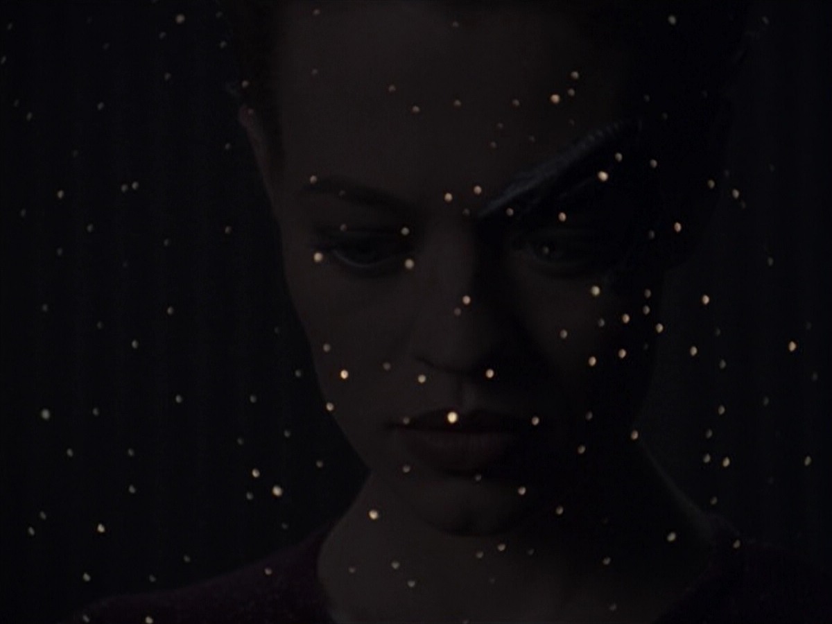 ariane179254_StarTrekVoyager_5x15_5x16_DarkFrontier_1222.jpg