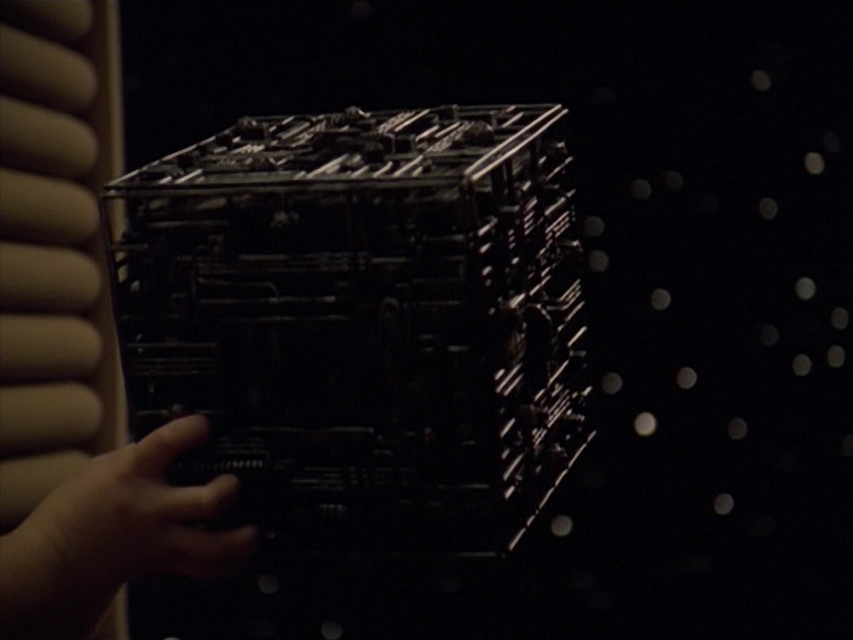 ariane179254_StarTrekVoyager_5x15_5x16_DarkFrontier_1228.jpg