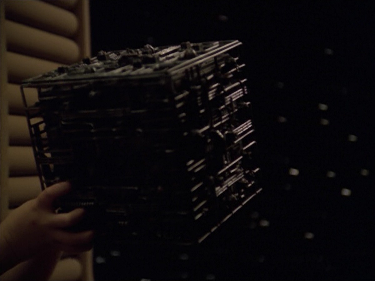 ariane179254_StarTrekVoyager_5x15_5x16_DarkFrontier_1229.jpg