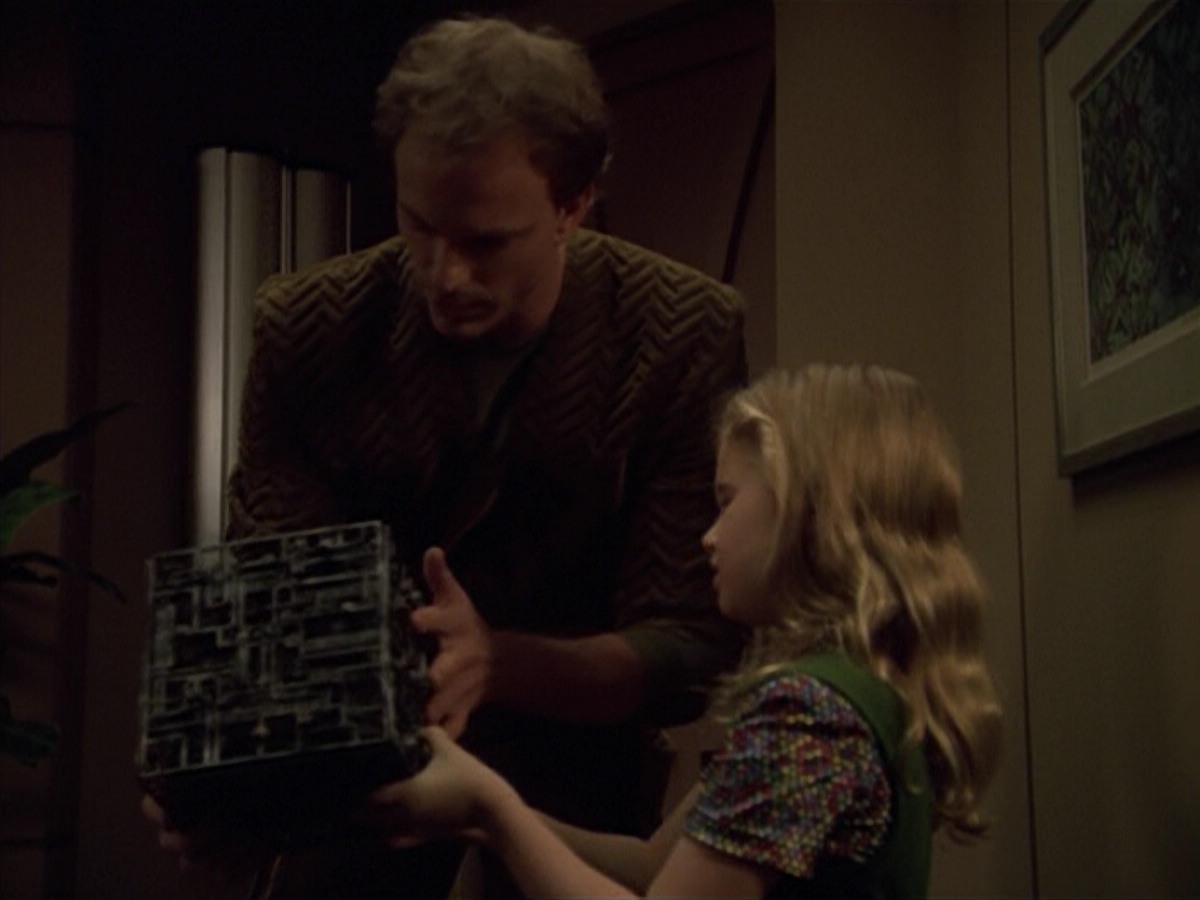ariane179254_StarTrekVoyager_5x15_5x16_DarkFrontier_1235.jpg