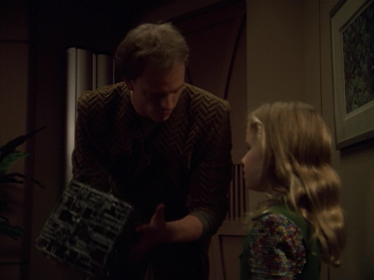 ariane179254_StarTrekVoyager_5x15_5x16_DarkFrontier_1237.jpg