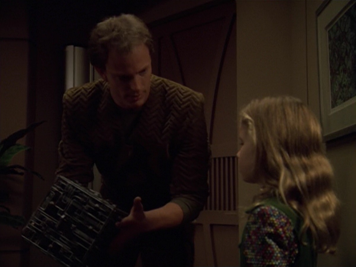 ariane179254_StarTrekVoyager_5x15_5x16_DarkFrontier_1239.jpg