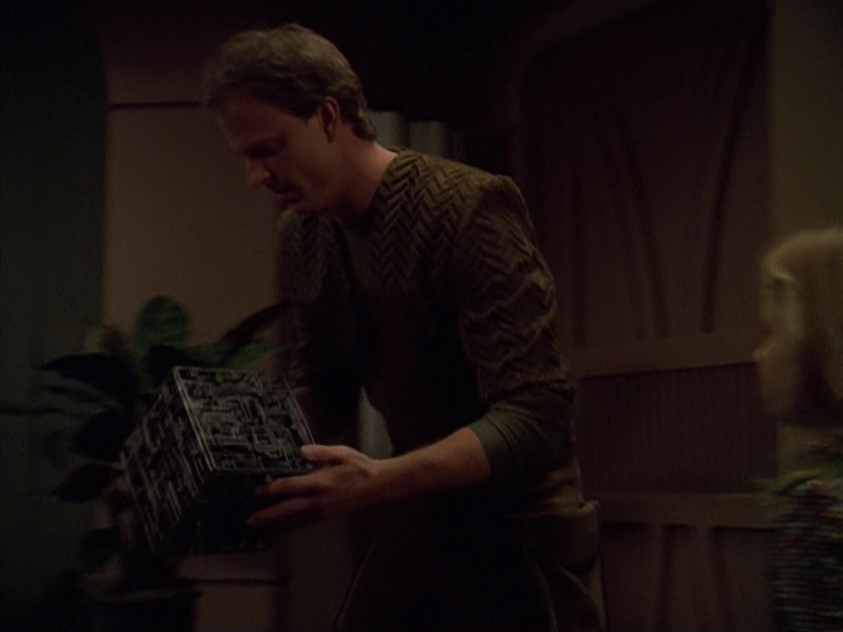 ariane179254_StarTrekVoyager_5x15_5x16_DarkFrontier_1241.jpg