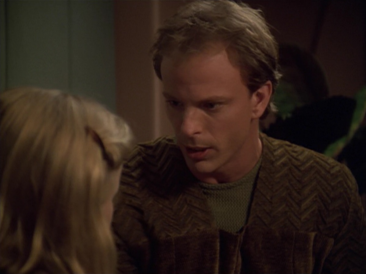 ariane179254_StarTrekVoyager_5x15_5x16_DarkFrontier_1299.jpg