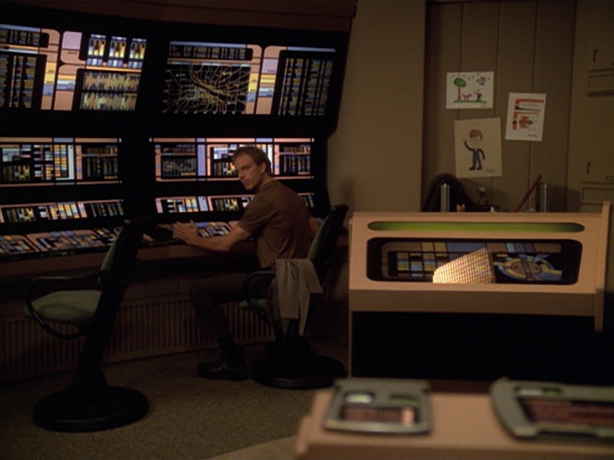 ariane179254_StarTrekVoyager_5x15_5x16_DarkFrontier_1355.jpg
