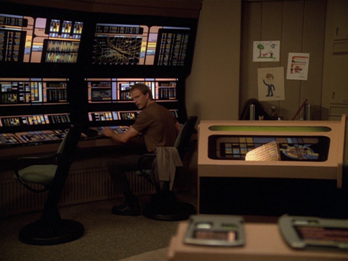 ariane179254_StarTrekVoyager_5x15_5x16_DarkFrontier_1357.jpg
