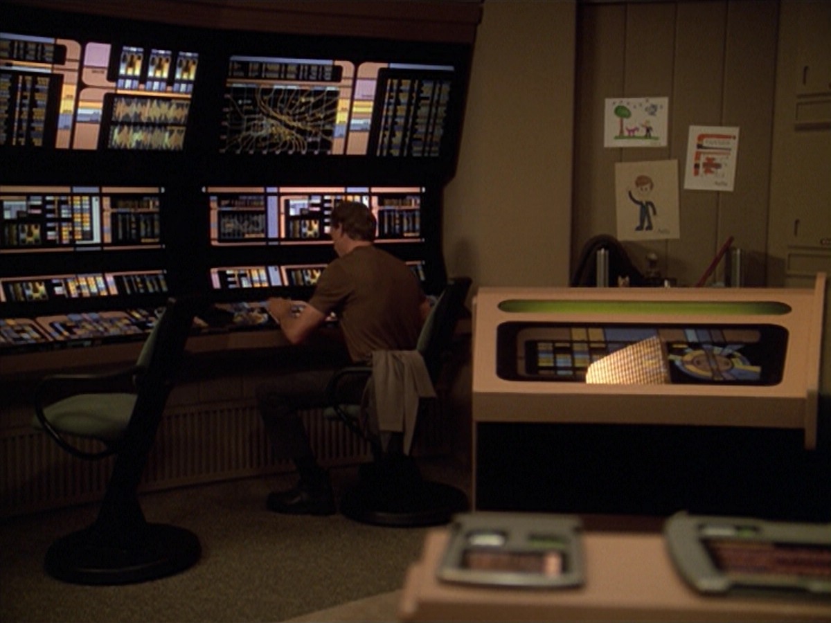 ariane179254_StarTrekVoyager_5x15_5x16_DarkFrontier_1358.jpg