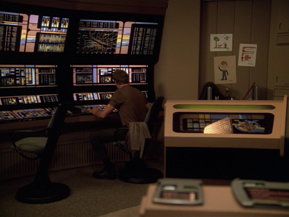 ariane179254_StarTrekVoyager_5x15_5x16_DarkFrontier_1362.jpg