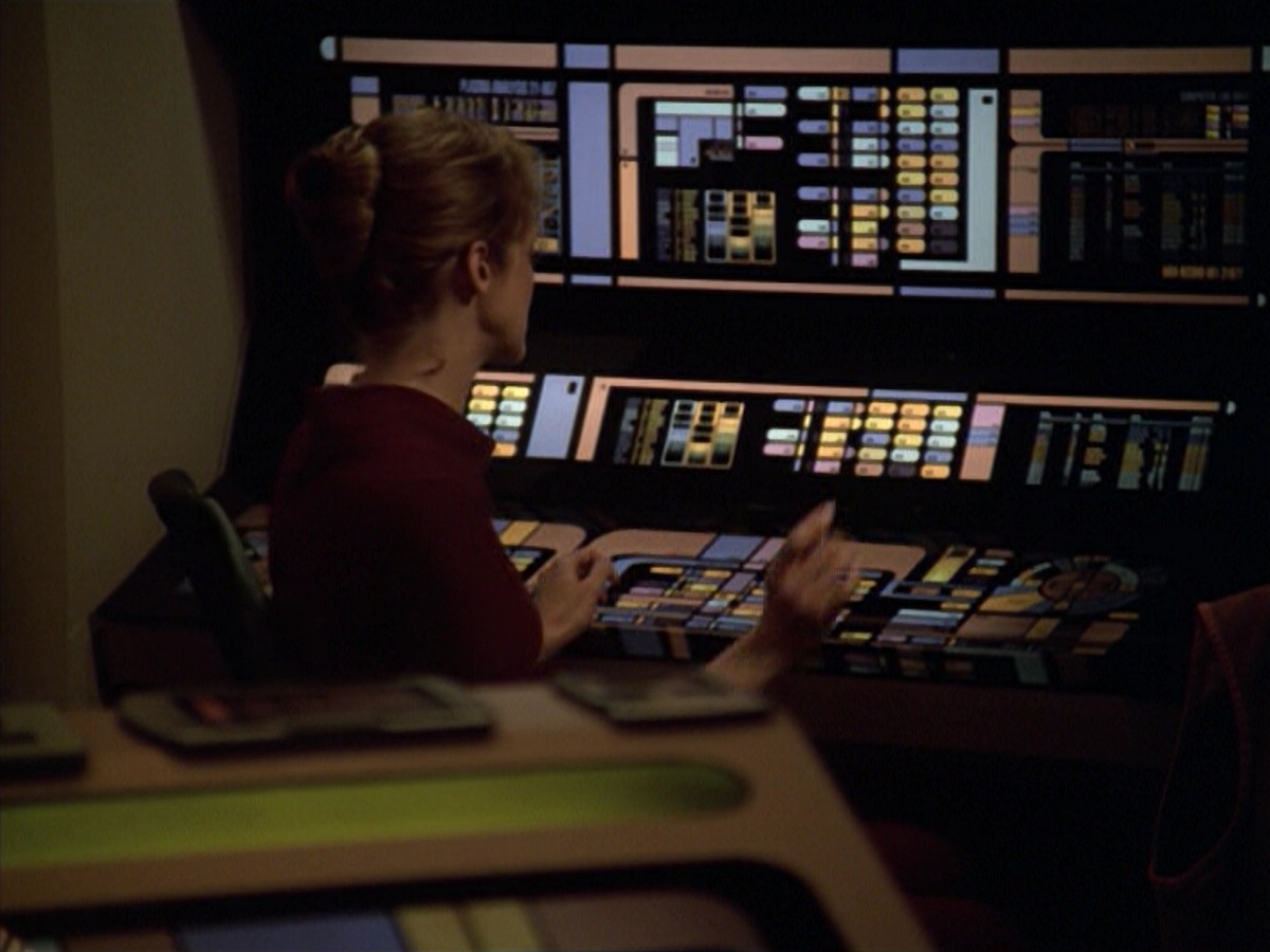 ariane179254_StarTrekVoyager_5x15_5x16_DarkFrontier_1370.jpg