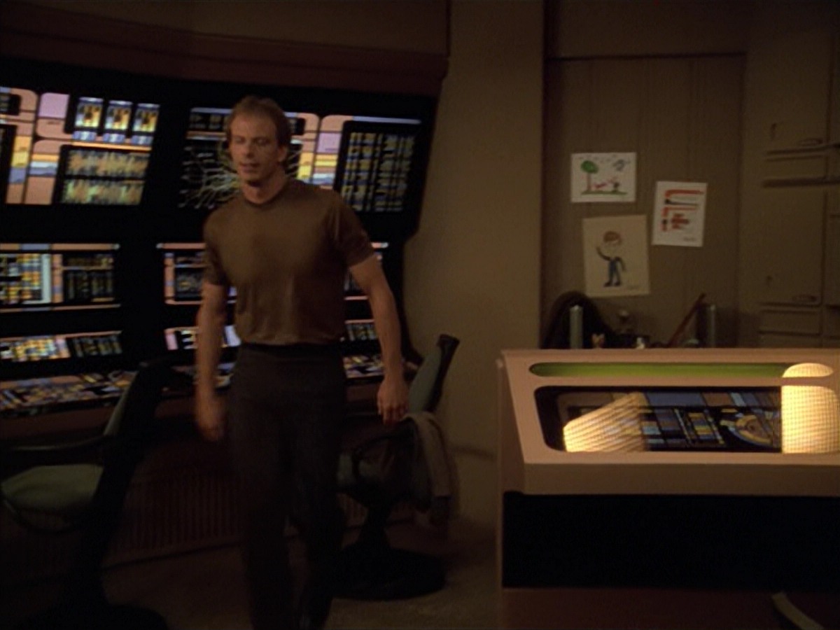 ariane179254_StarTrekVoyager_5x15_5x16_DarkFrontier_1373.jpg