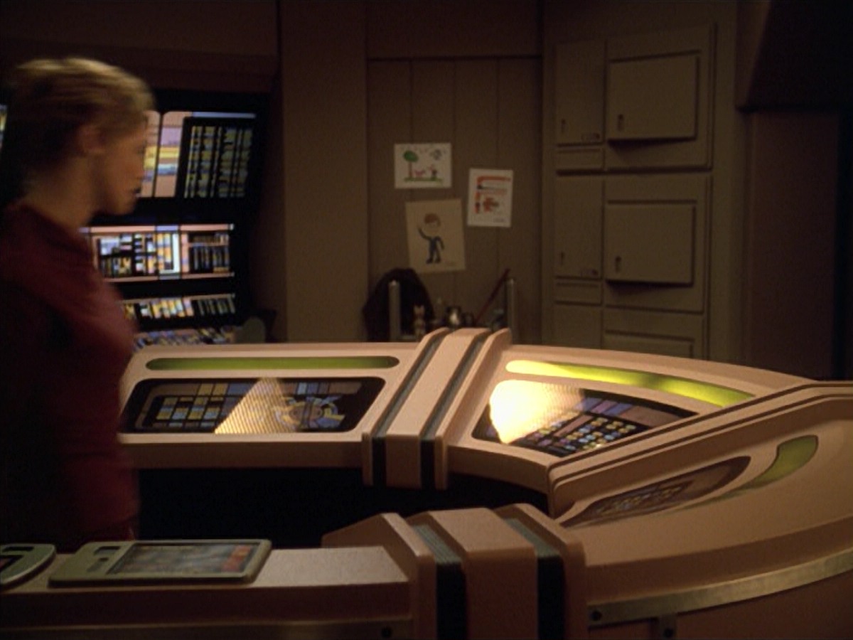 ariane179254_StarTrekVoyager_5x15_5x16_DarkFrontier_1456.jpg