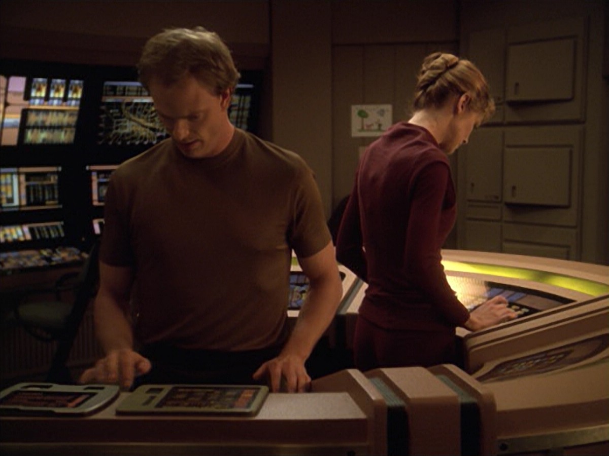 ariane179254_StarTrekVoyager_5x15_5x16_DarkFrontier_1480.jpg