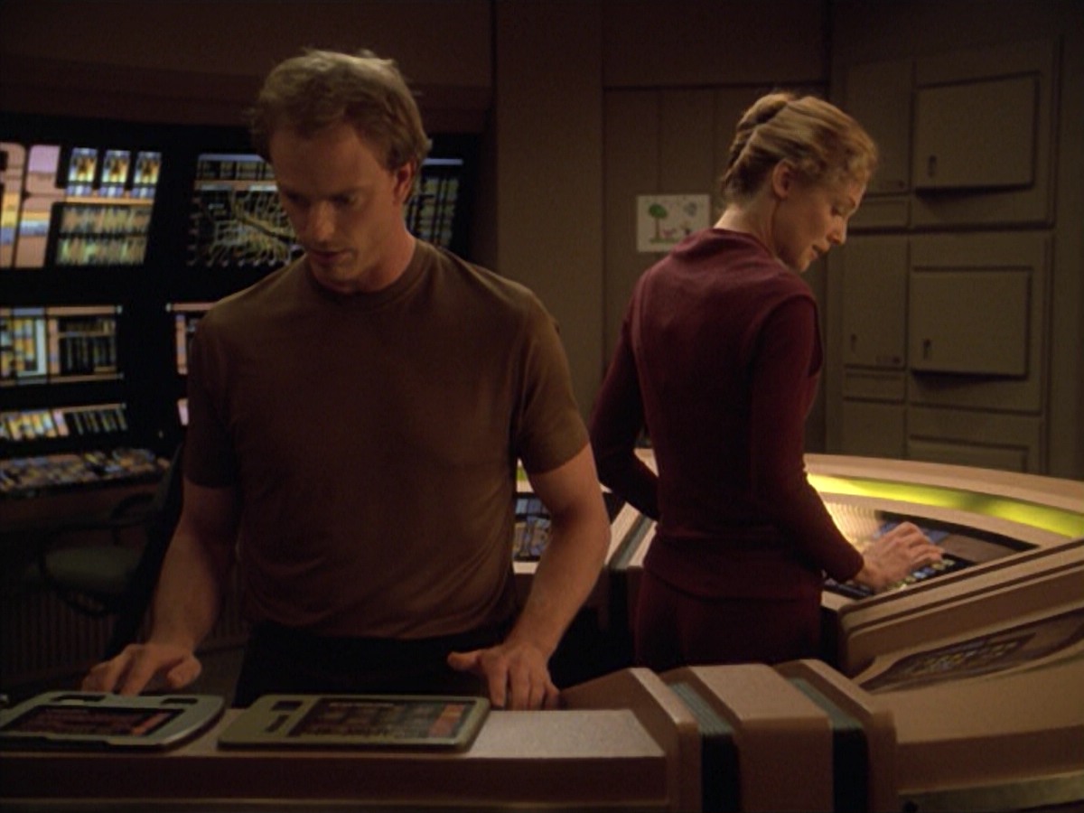 ariane179254_StarTrekVoyager_5x15_5x16_DarkFrontier_1498.jpg