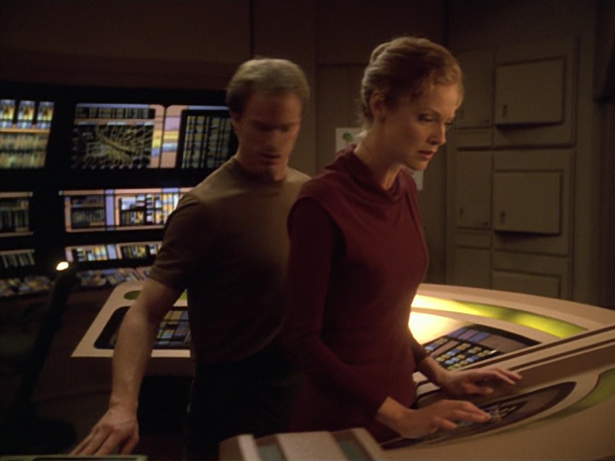 ariane179254_StarTrekVoyager_5x15_5x16_DarkFrontier_1508.jpg
