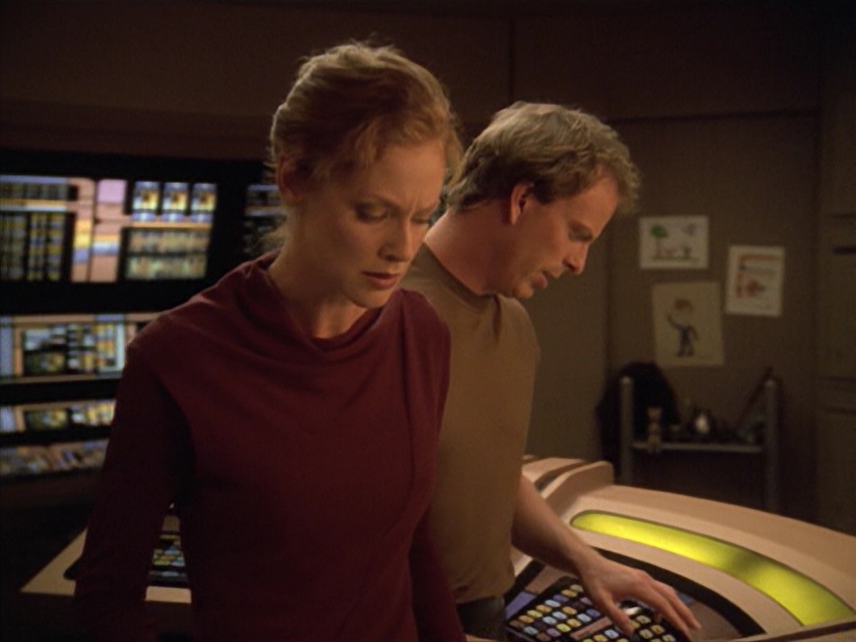 ariane179254_StarTrekVoyager_5x15_5x16_DarkFrontier_1510.jpg