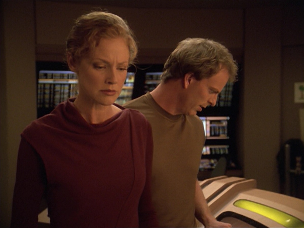 ariane179254_StarTrekVoyager_5x15_5x16_DarkFrontier_1513.jpg