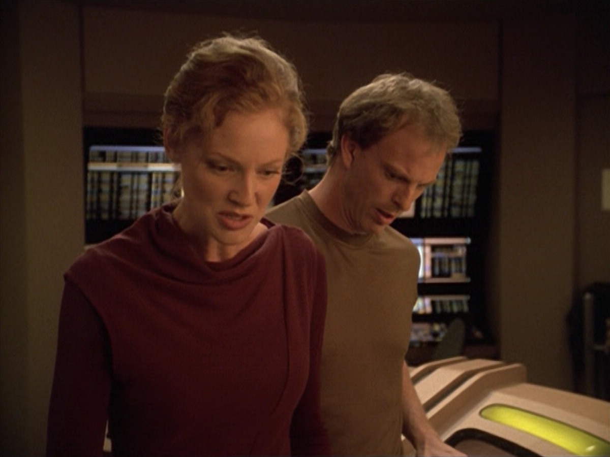 ariane179254_StarTrekVoyager_5x15_5x16_DarkFrontier_1517.jpg