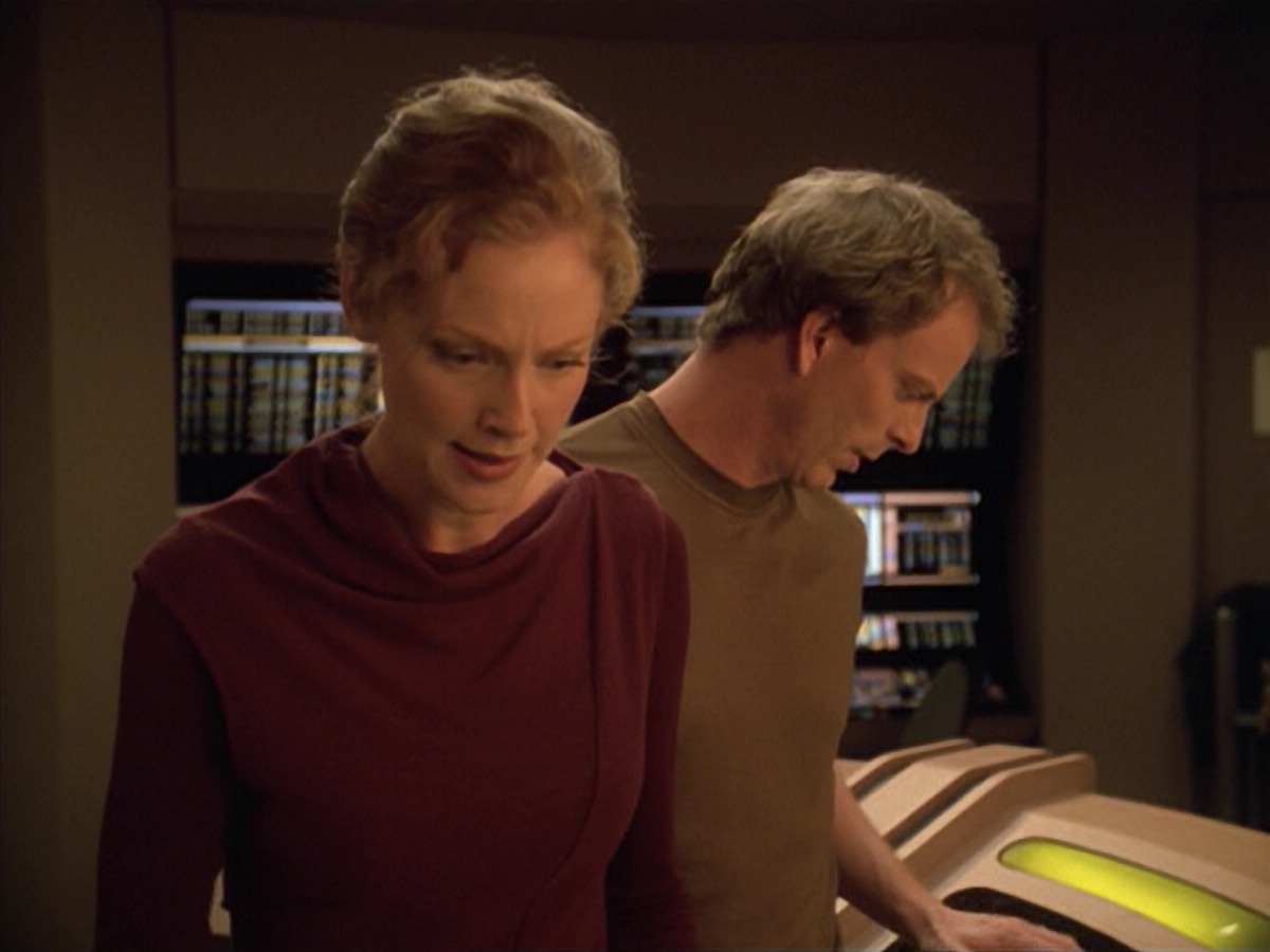 ariane179254_StarTrekVoyager_5x15_5x16_DarkFrontier_1521.jpg