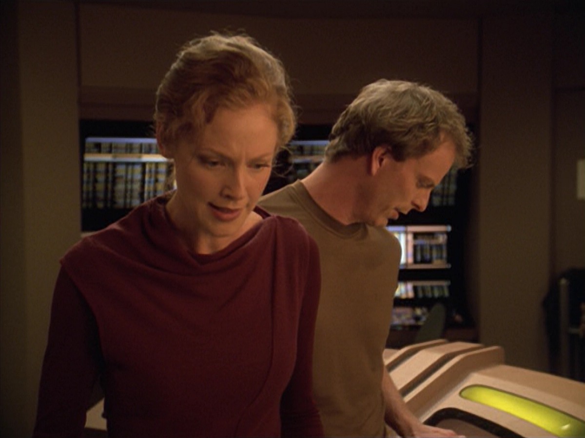 ariane179254_StarTrekVoyager_5x15_5x16_DarkFrontier_1522.jpg