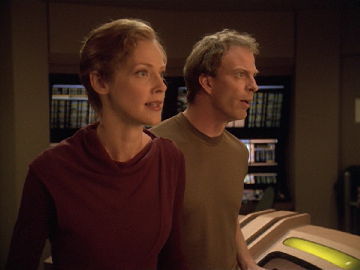 ariane179254_StarTrekVoyager_5x15_5x16_DarkFrontier_1524.jpg