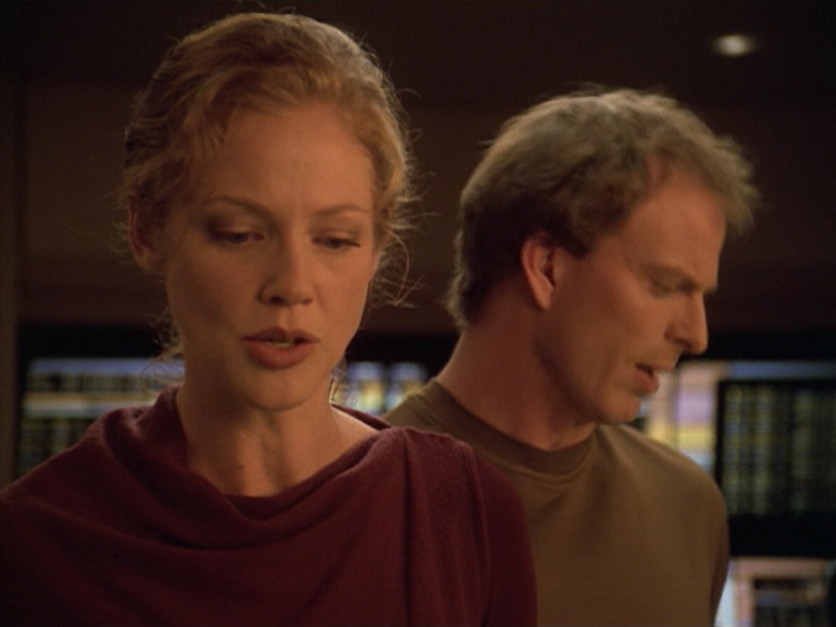 ariane179254_StarTrekVoyager_5x15_5x16_DarkFrontier_1539.jpg