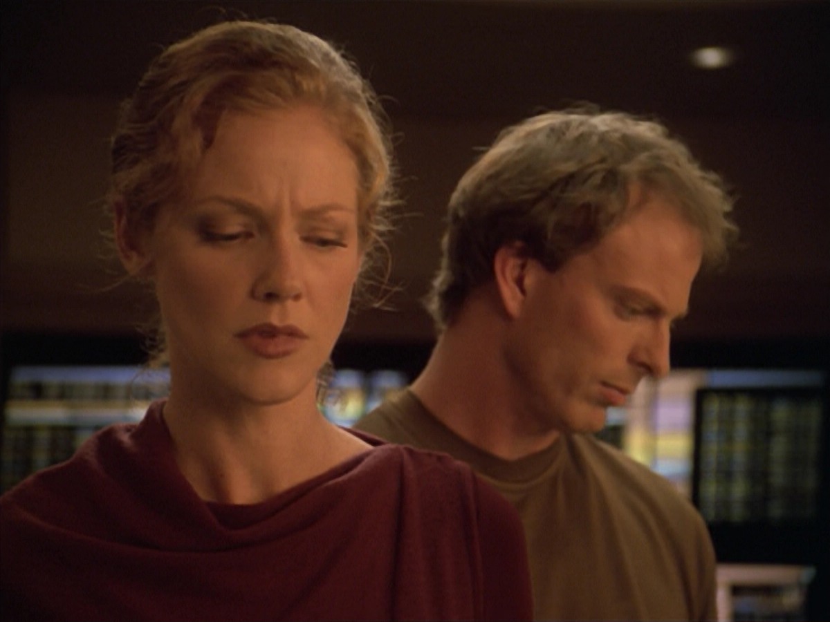 ariane179254_StarTrekVoyager_5x15_5x16_DarkFrontier_1555.jpg