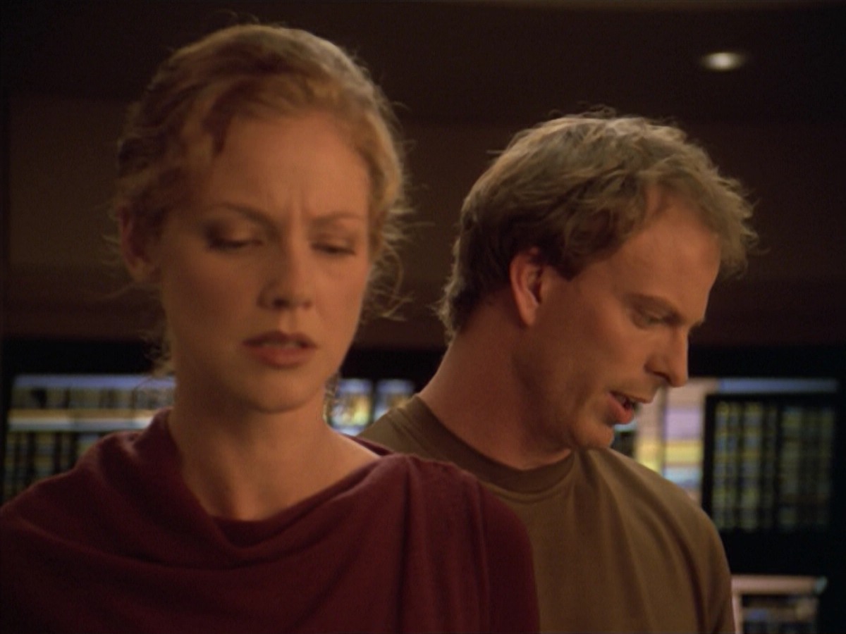 ariane179254_StarTrekVoyager_5x15_5x16_DarkFrontier_1562.jpg
