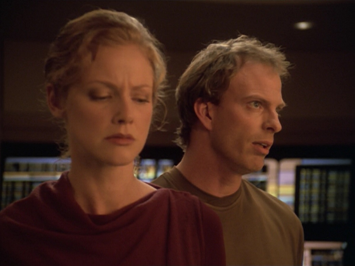 ariane179254_StarTrekVoyager_5x15_5x16_DarkFrontier_1566.jpg