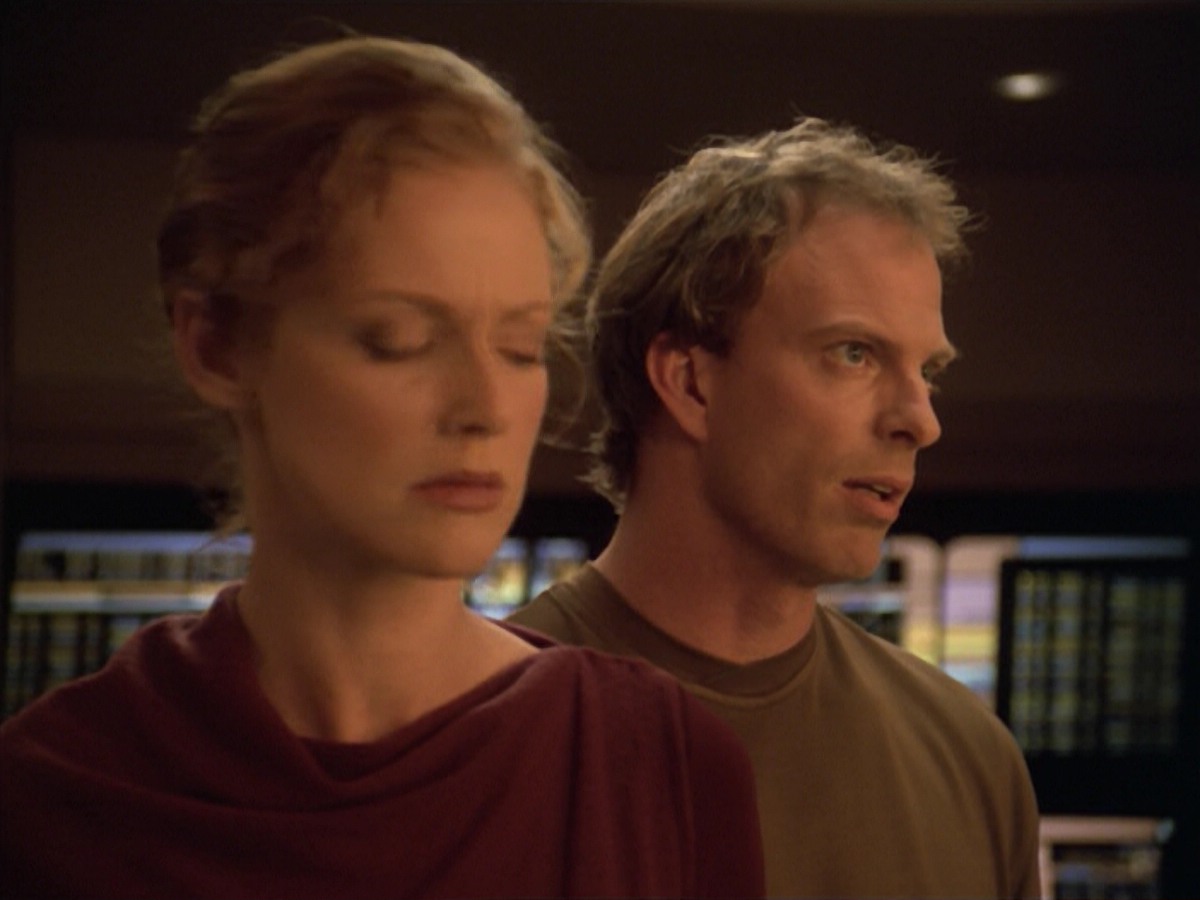ariane179254_StarTrekVoyager_5x15_5x16_DarkFrontier_1570.jpg