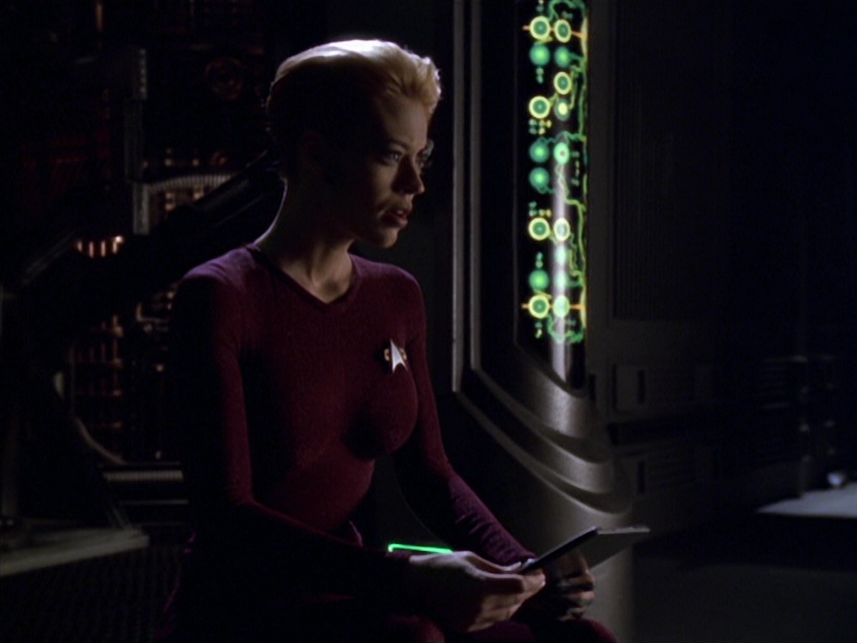ariane179254_StarTrekVoyager_5x15_5x16_DarkFrontier_1605.jpg