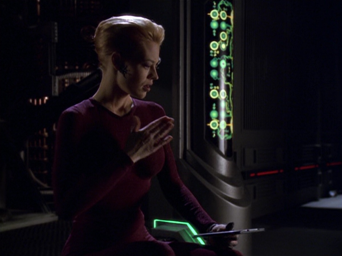 ariane179254_StarTrekVoyager_5x15_5x16_DarkFrontier_1607.jpg