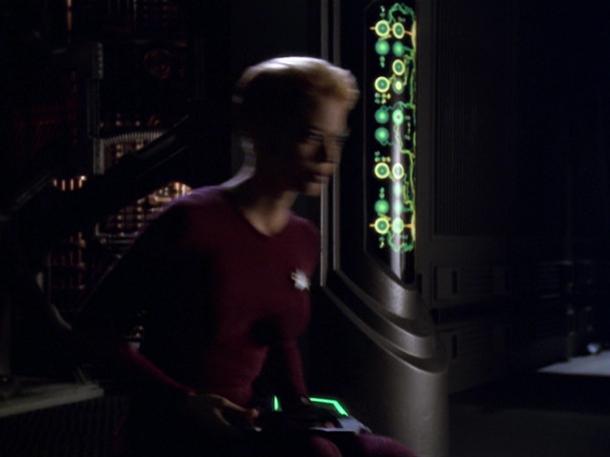 ariane179254_StarTrekVoyager_5x15_5x16_DarkFrontier_1609.jpg