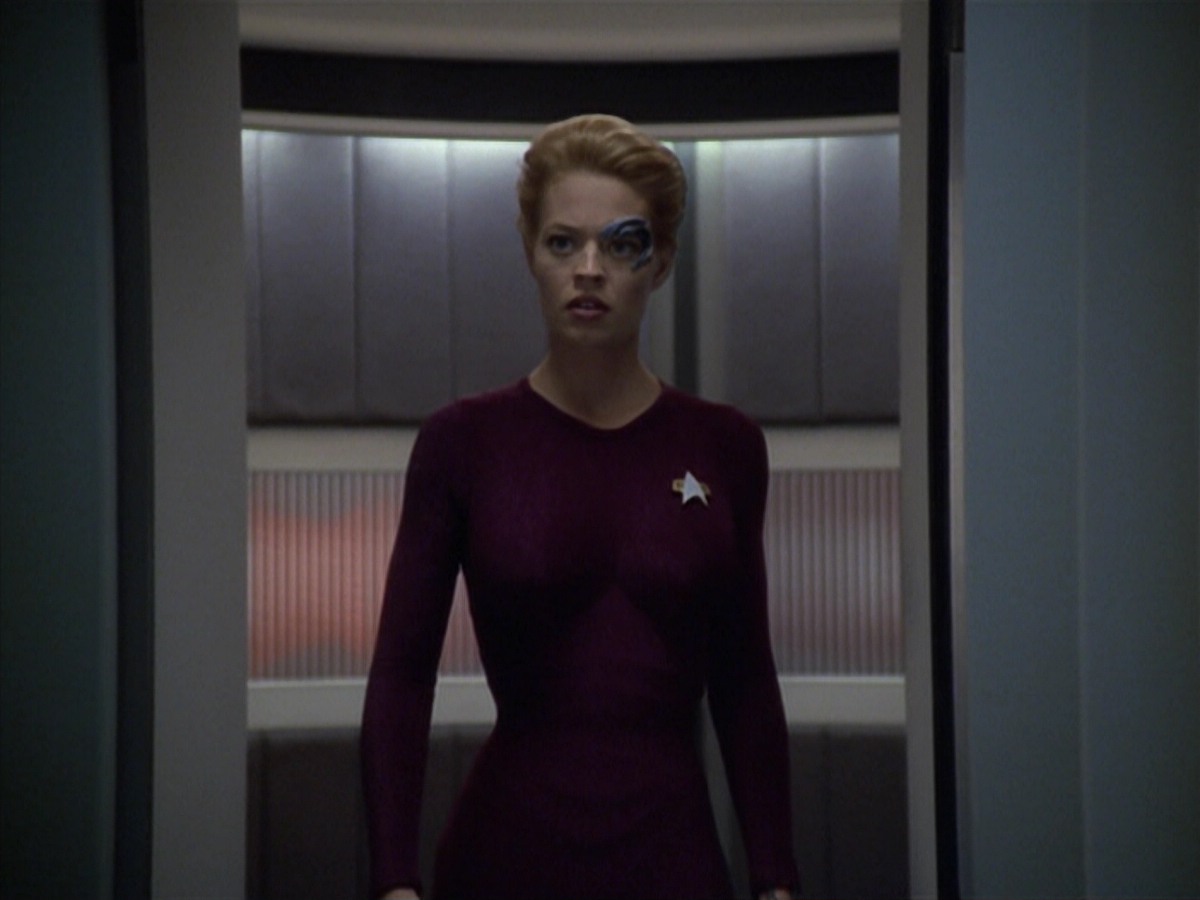 ariane179254_StarTrekVoyager_5x15_5x16_DarkFrontier_1633.jpg