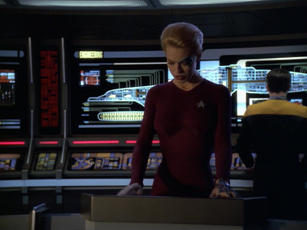 ariane179254_StarTrekVoyager_5x15_5x16_DarkFrontier_1651.jpg