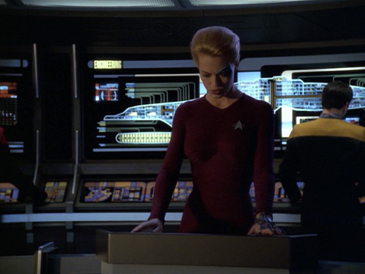 ariane179254_StarTrekVoyager_5x15_5x16_DarkFrontier_1655.jpg