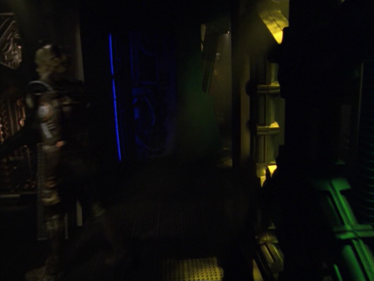 ariane179254_StarTrekVoyager_5x15_5x16_DarkFrontier_1695.jpg