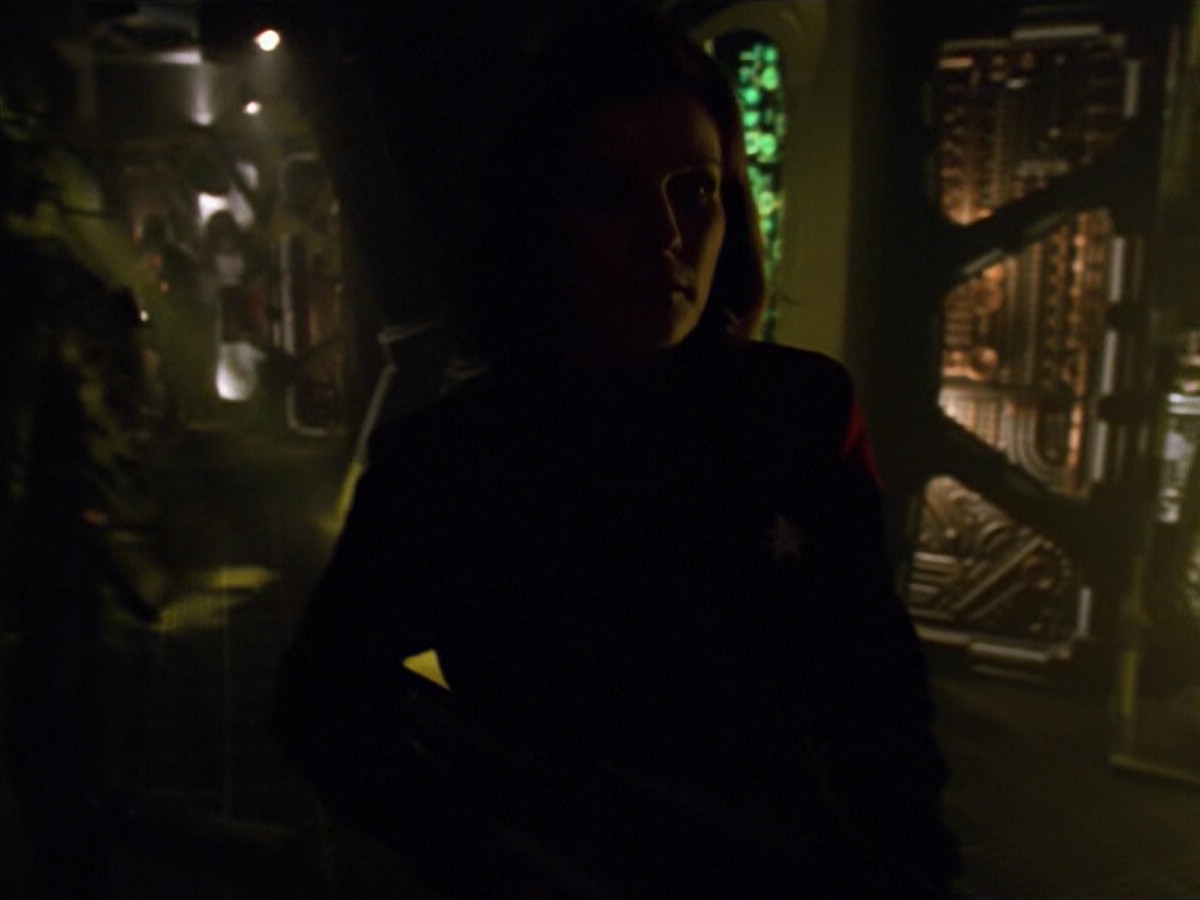 ariane179254_StarTrekVoyager_5x15_5x16_DarkFrontier_1718.jpg