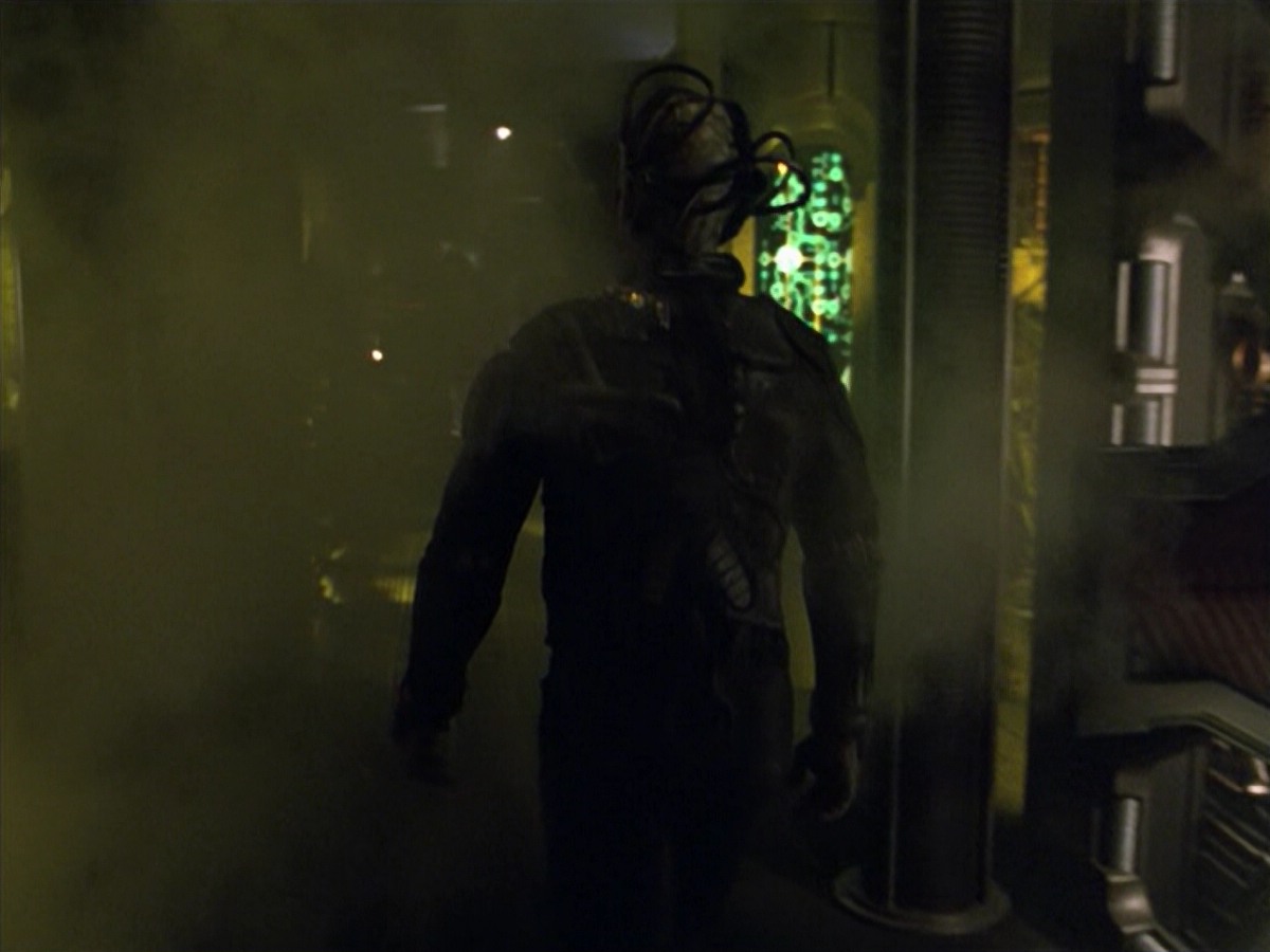 ariane179254_StarTrekVoyager_5x15_5x16_DarkFrontier_1726.jpg