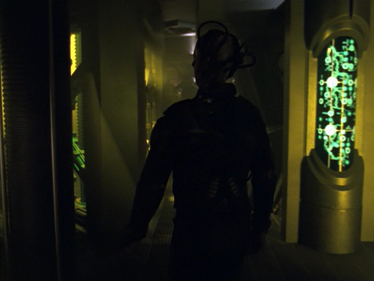 ariane179254_StarTrekVoyager_5x15_5x16_DarkFrontier_1728.jpg