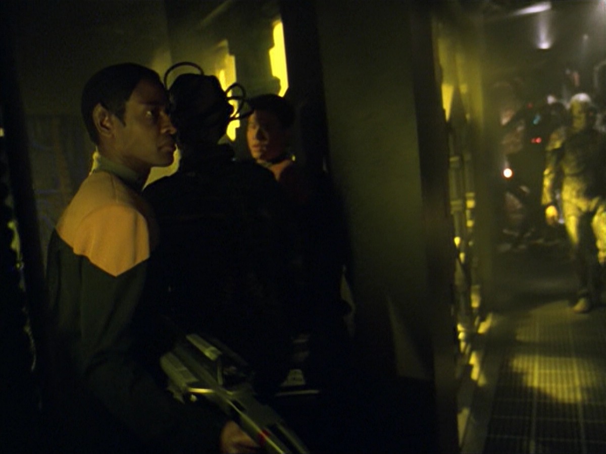 ariane179254_StarTrekVoyager_5x15_5x16_DarkFrontier_1731.jpg