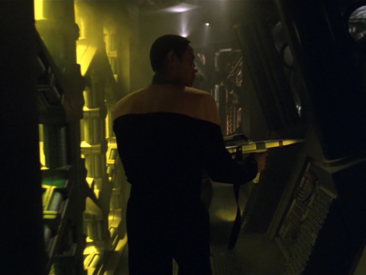 ariane179254_StarTrekVoyager_5x15_5x16_DarkFrontier_1741.jpg