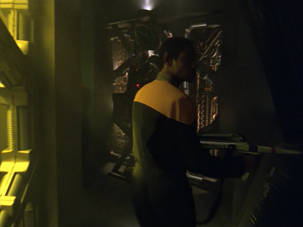 ariane179254_StarTrekVoyager_5x15_5x16_DarkFrontier_1743.jpg