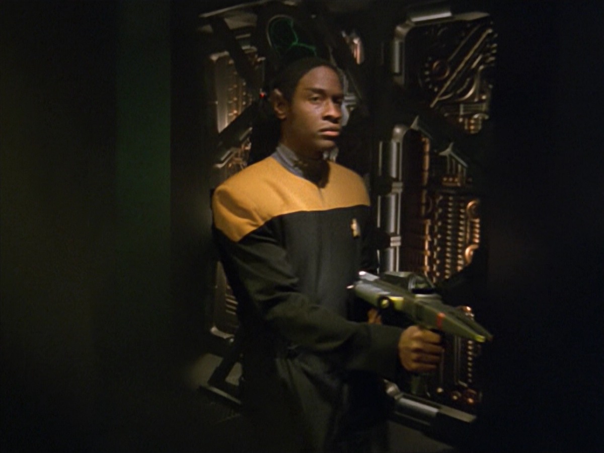 ariane179254_StarTrekVoyager_5x15_5x16_DarkFrontier_1744.jpg