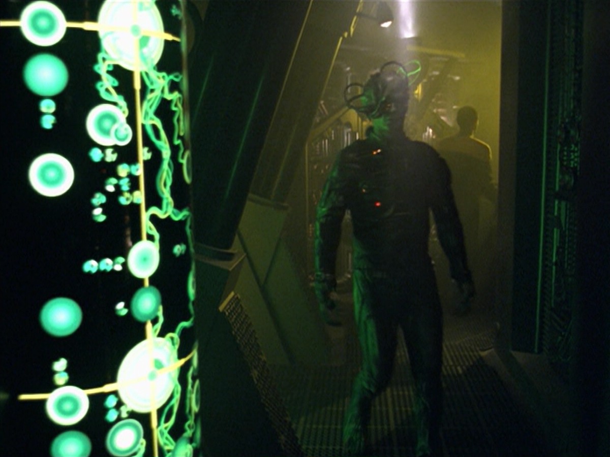 ariane179254_StarTrekVoyager_5x15_5x16_DarkFrontier_1751.jpg