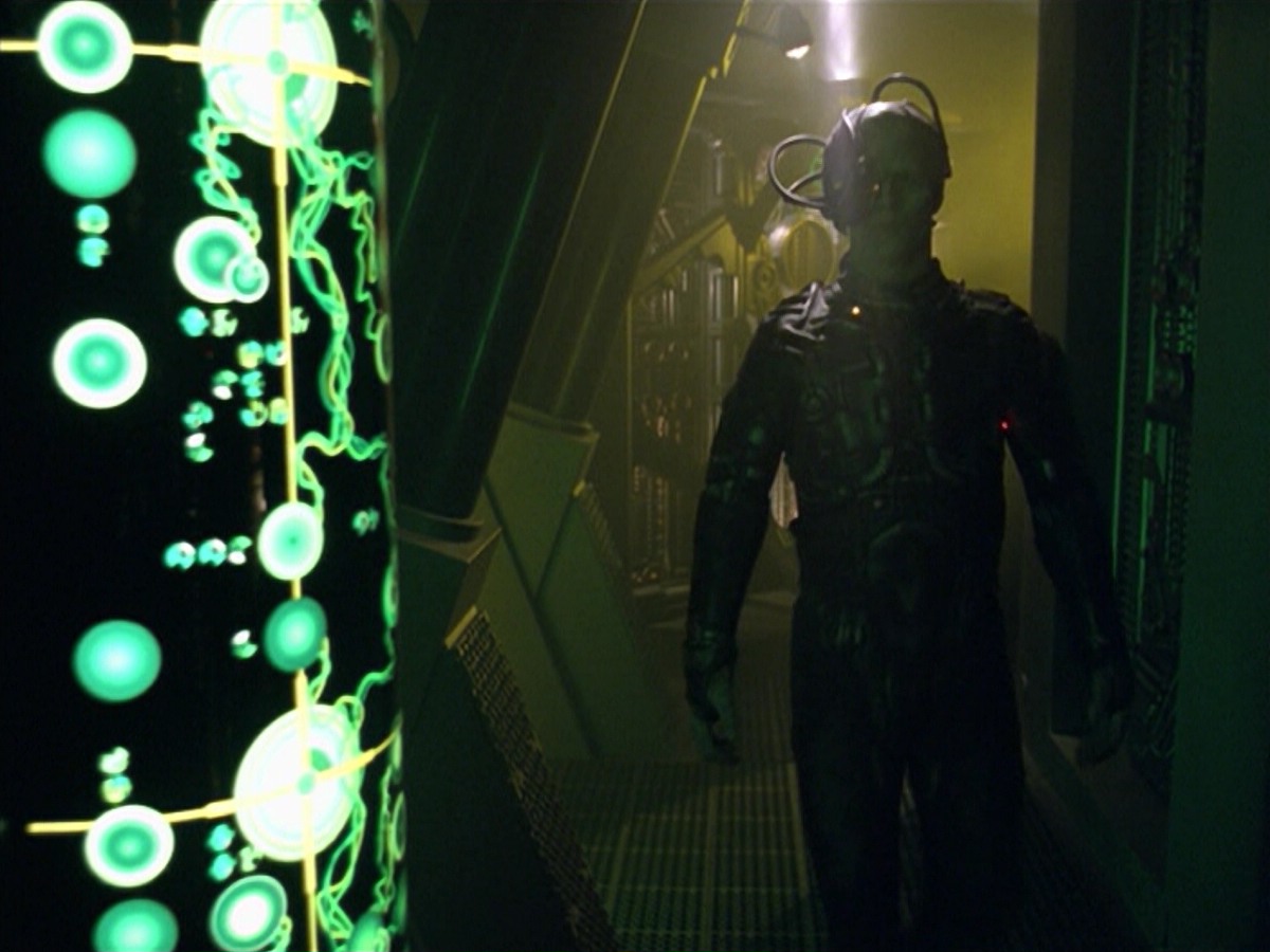 ariane179254_StarTrekVoyager_5x15_5x16_DarkFrontier_1752.jpg