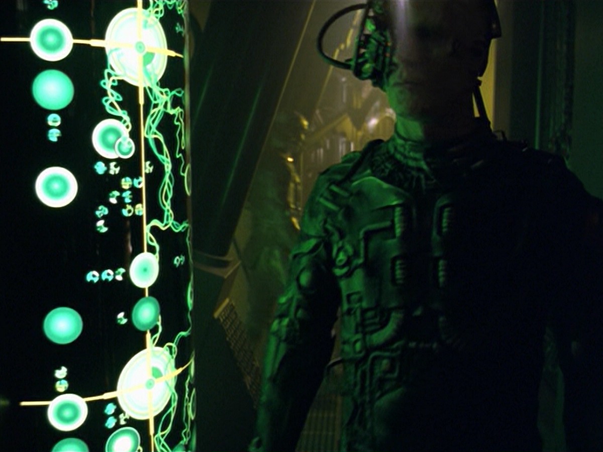 ariane179254_StarTrekVoyager_5x15_5x16_DarkFrontier_1754.jpg