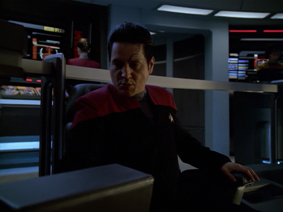 ariane179254_StarTrekVoyager_5x15_5x16_DarkFrontier_1760.jpg
