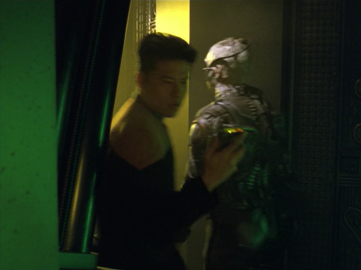 ariane179254_StarTrekVoyager_5x15_5x16_DarkFrontier_1764.jpg